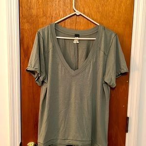 Fun large army green v-neck t-shirt from we the free